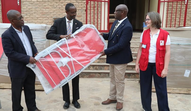 100 LITS POUR DONNEURS DE SANG REMIS AU CNTS